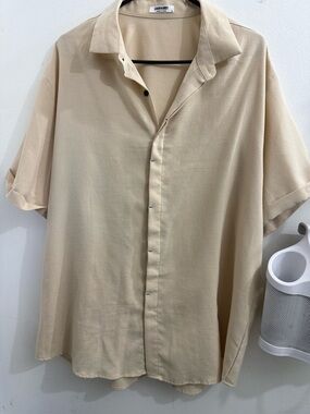Men’s Light Beige Short-Sleeve Button-Down Shirt